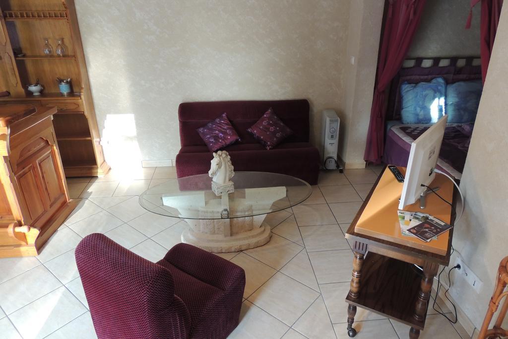 Le Manoir De Goliath Appartement Toutainville Kamer foto